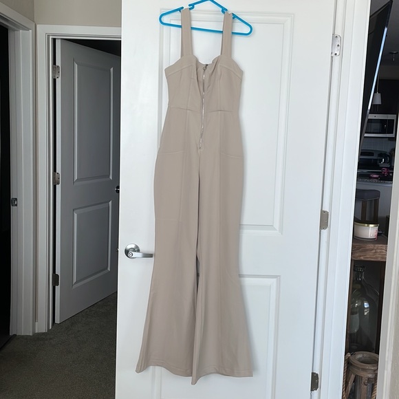 Jumpsuit in Beige - Picture 6 of 8